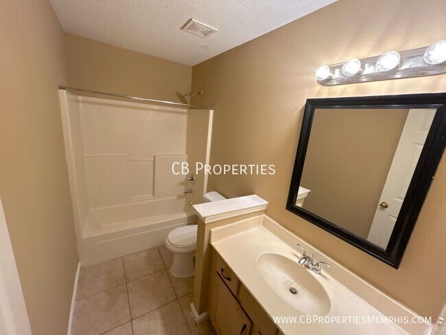 Building Photo - 4294 Bishop Hills Dr