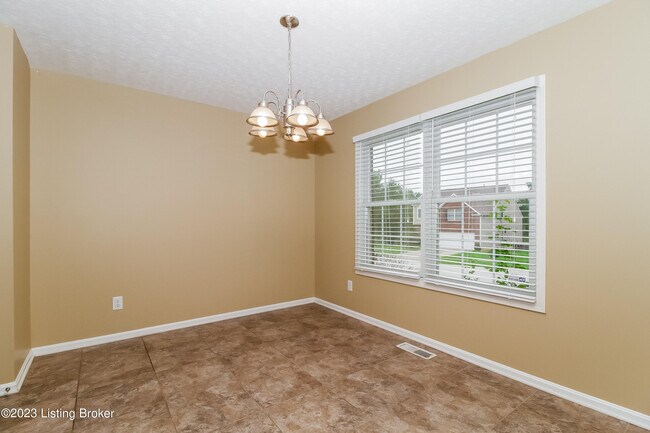 Building Photo - 11912 Longview Farm Dr