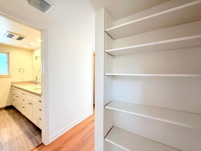 Building Photo - Fantastic Single Story 3 bed - 3 bath with backyard in Malibu - Topanga Beach Area