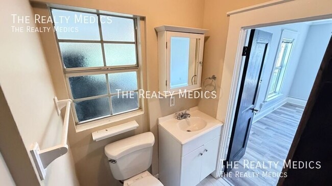 Building Photo - 35 Hill Ave