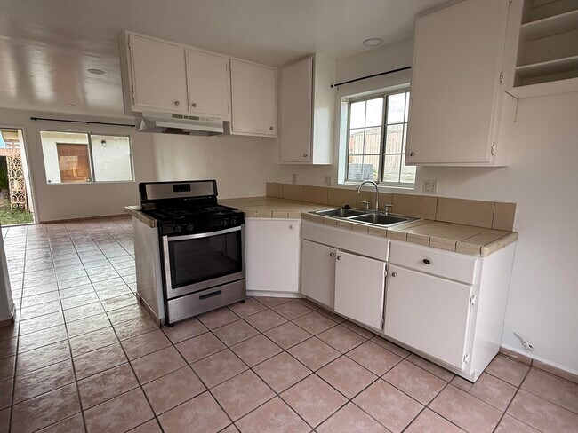 Building Photo - 9871 Valencia Dr