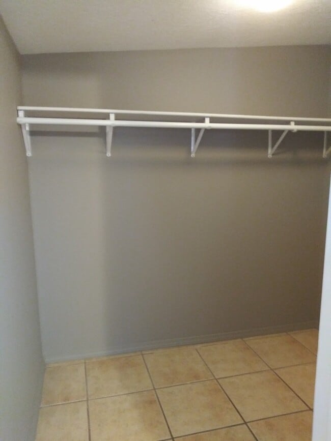 Building Photo - Renovated super cute 2 bedroom home