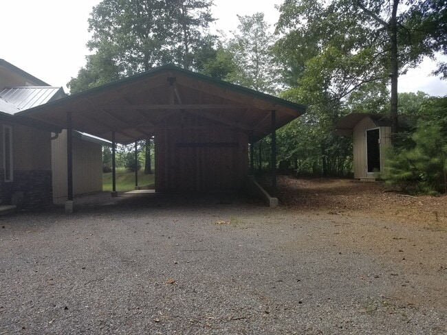 Building Photo - Beautiful Country Cabin