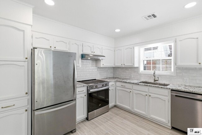 Building Photo - 203 Dupont Dr