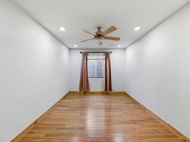 Building Photo - Beautiful 4-Bedroom Townhome With Finished Basement & 2 Full Kitchens!