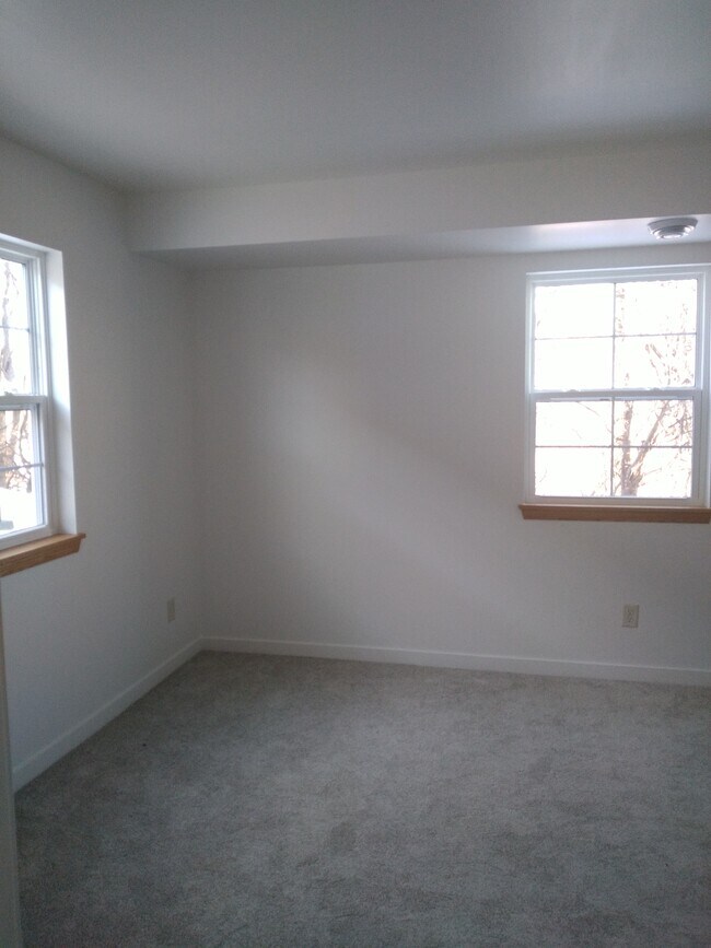 Building Photo - 2749 Hidden Dr