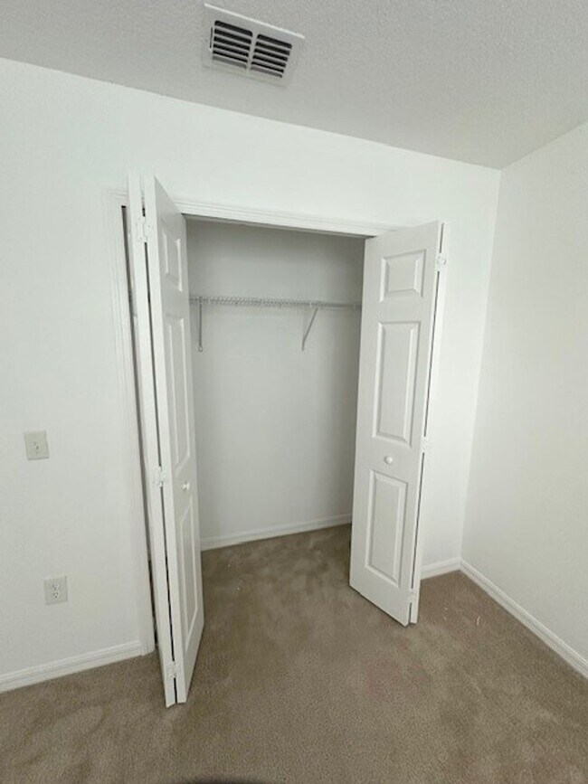 Building Photo - 4 bed 2.5 bath in WINDERMERE TRAILS!
