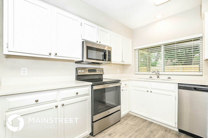 Building Photo - 1905 Dartmouth Ct