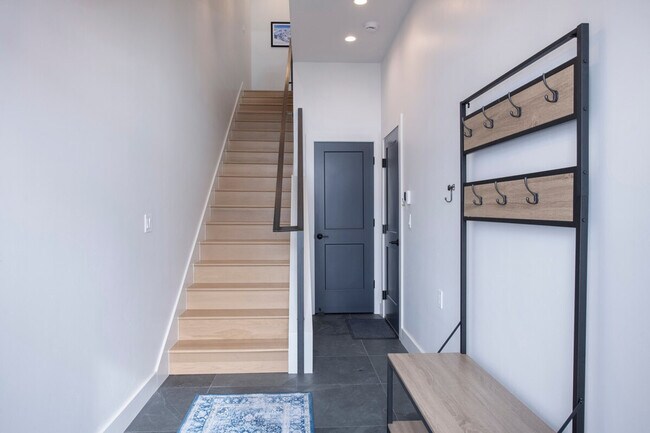 Building Photo - 85 Haverly St