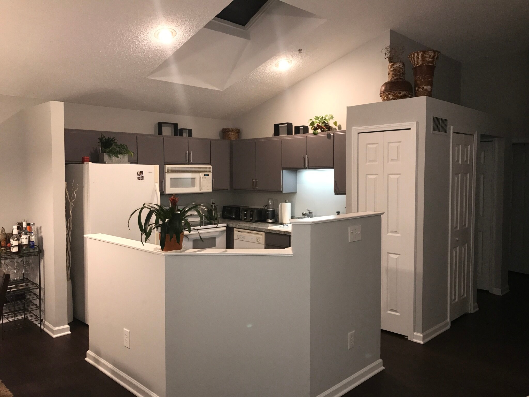 Spacious kitchen - 49730 Plymouth Way