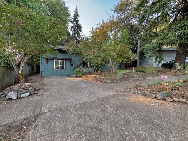 Primary Photo - 3060 Onyx St