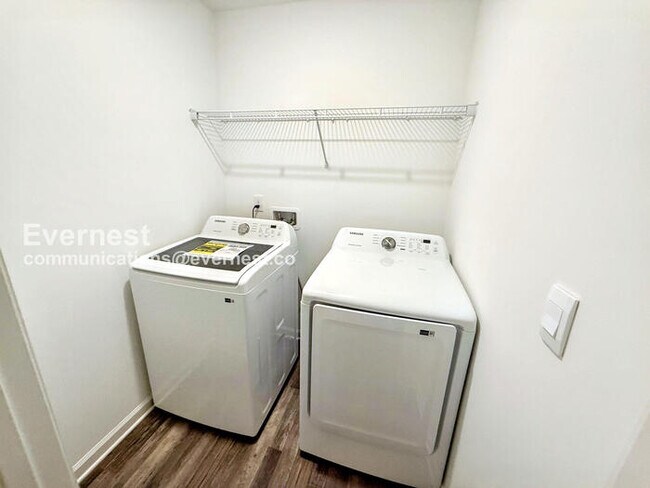 Building Photo - 241 Koslin Lp