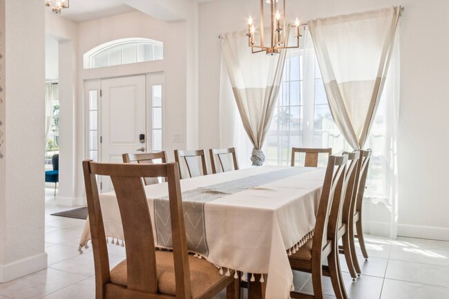 Building Photo - 3715 SW 17th Ave