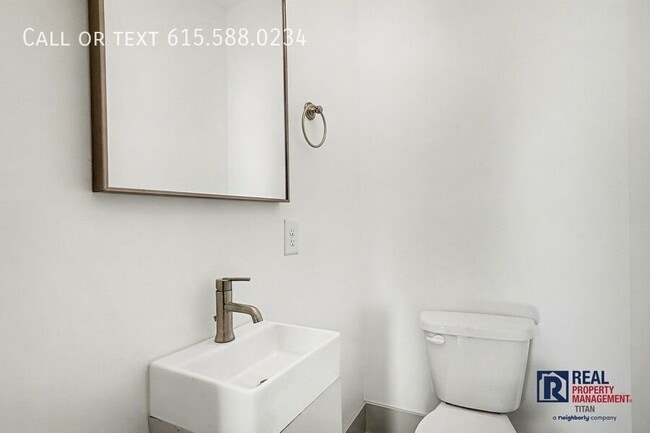 Building Photo - 124 8th Ave