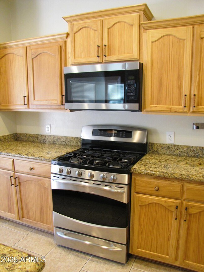Building Photo - 1046 Estancia Dr