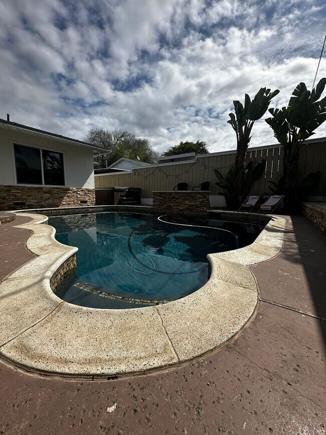 Building Photo - Gorgeous 3-Bedroom 2 bath Home with Pool A...