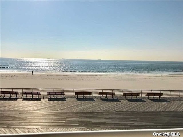 Building Photo - 624 E Walnut St