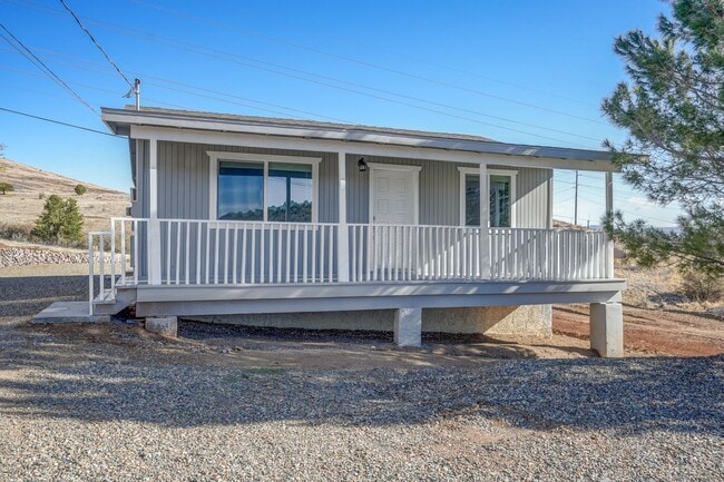 Building Photo - 2 Bedroom, 1 Bath Home For Rent in Diamond Valley!