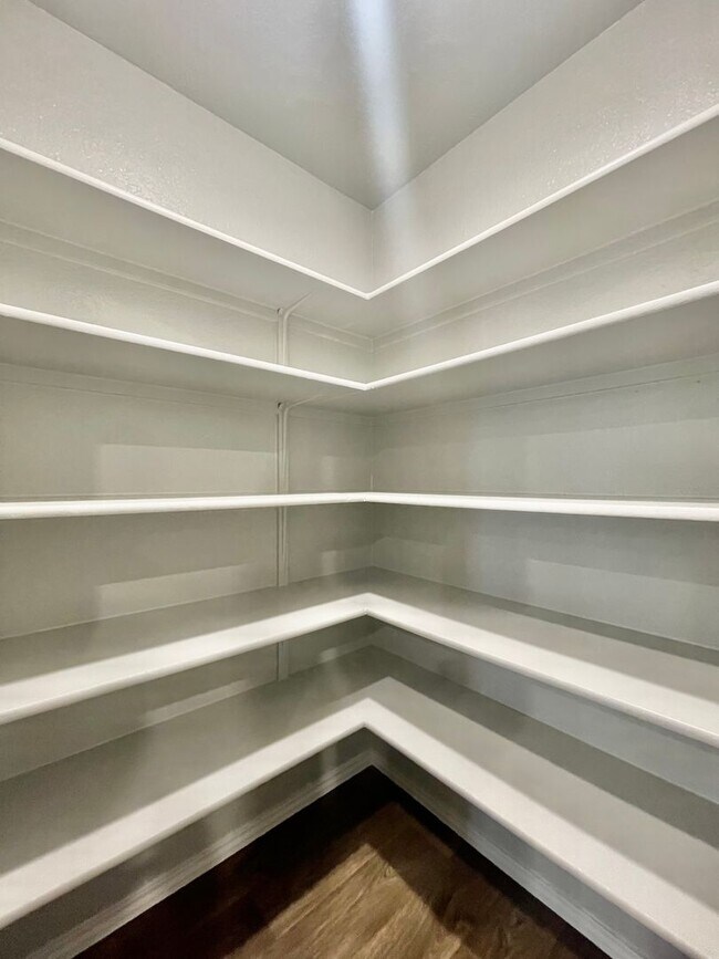 Building Photo - 4 Bedroom home in Cottonwood Creek w/ Fenced backyard