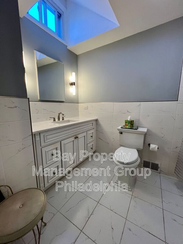 Building Photo - 303 Hedgerow Ln