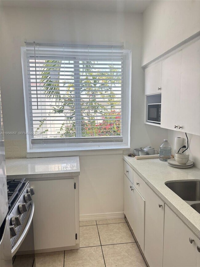 Building Photo - 825 Jefferson Ave