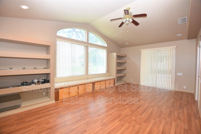 Building Photo - 2218 Longleaf Cir