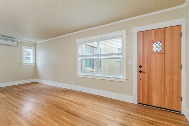 Building Photo - 1029 NE 31st Ave