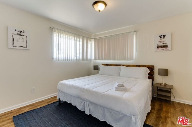 Building Photo - 11257 Collett Ave