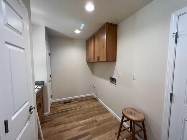 Building Photo - 4328 Magnolia Dr NE