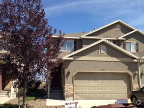 Building Photo - Eagle Mountain Townhome