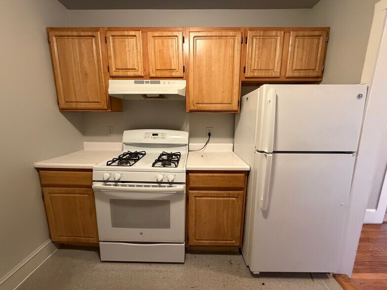 Building Photo - 376 Riverway