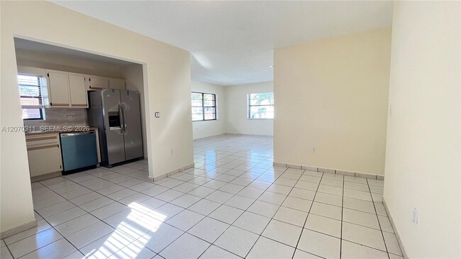 Building Photo - 2820 SW 25th St