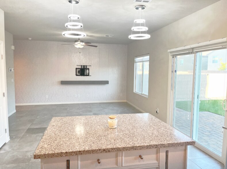 Building Photo - 4461 Lantern Point Ave