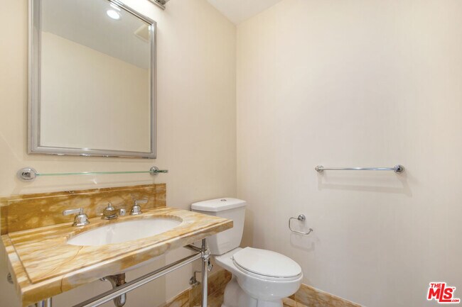 Building Photo - 1 W Century Dr