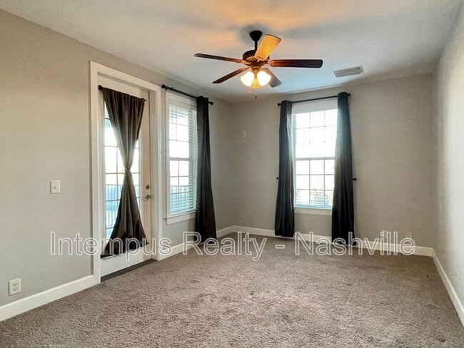 Building Photo - 307 Seven Springs Way