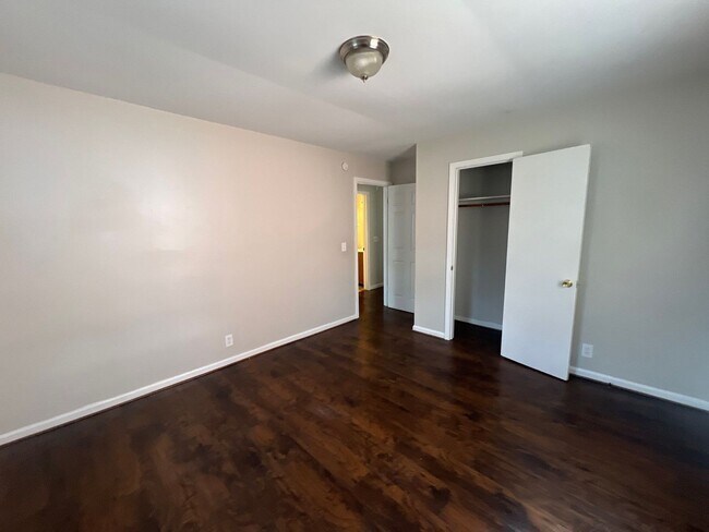 Building Photo - Three Bedroom Ranch near TSU and Hadley Park!