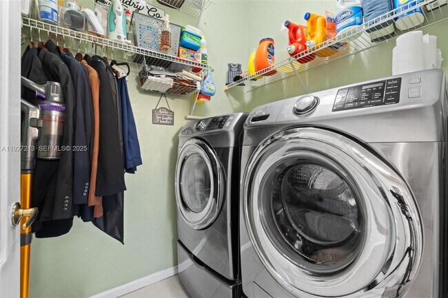 Building Photo - 2281 NE 37th Rd