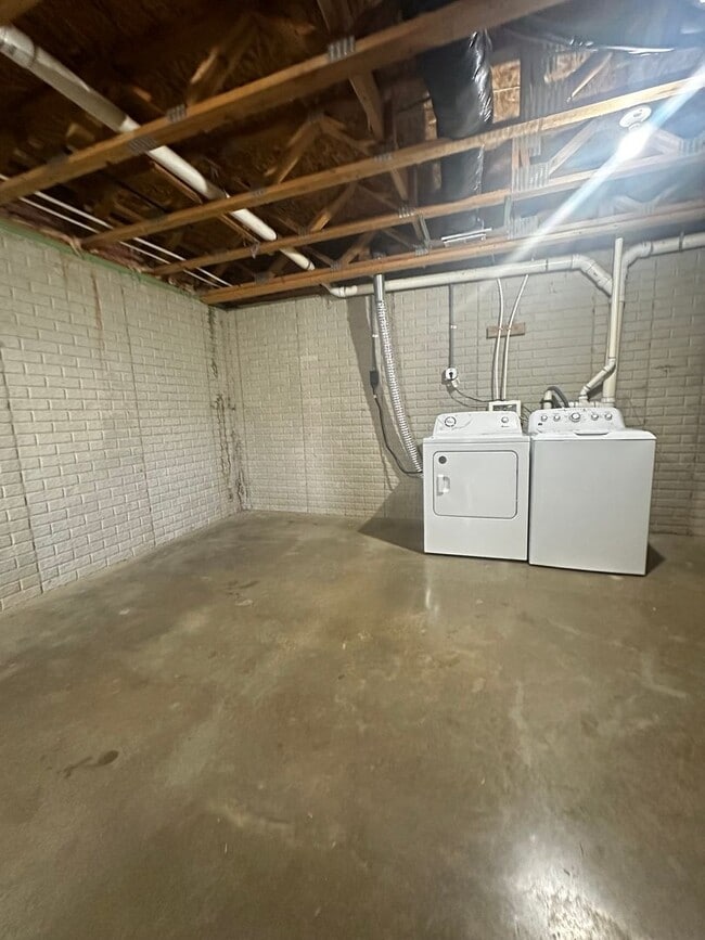Building Photo - Townhome for Rent in Taylor Springs