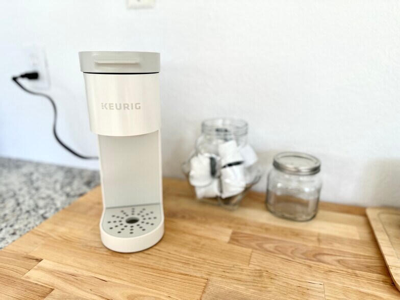 Building Photo - 2623 Gwendolyn Ln