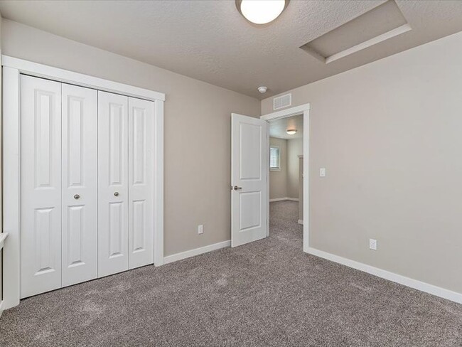 Building Photo - $500 off March Rent!  4 bedroom, 2 bath ho...