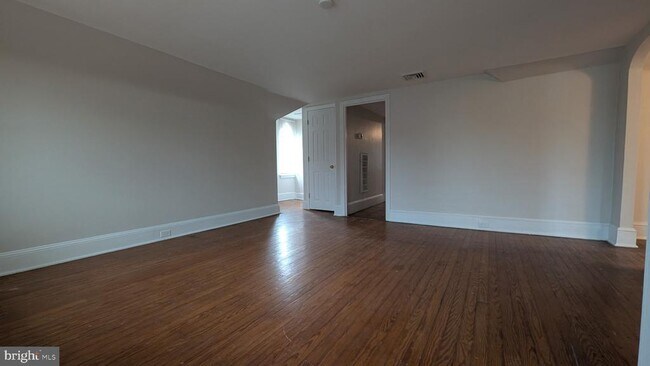 Building Photo - 250 S State St