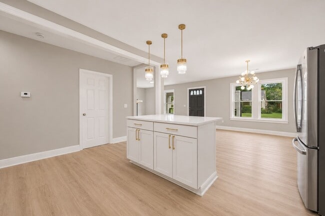 Building Photo - Move In by 6/5 & Save $500 OFF JUNE Rent — Fully Renovated Gem!!!