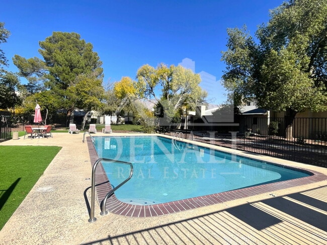 Building Photo - 3750 N Country Club Rd