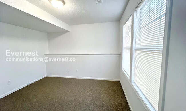 Building Photo - 1403 Rolling Dr