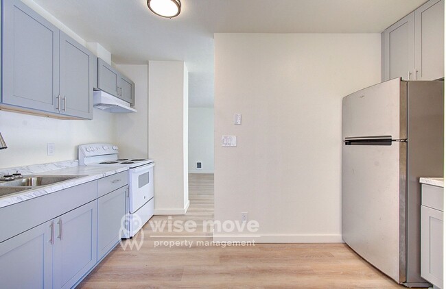 Building Photo - 2 Bedroom Home with Garage- Corner Lot!