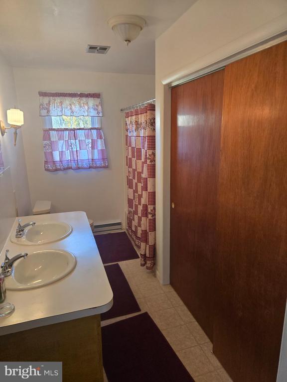 Building Photo - 1903 Glen Cove Rd