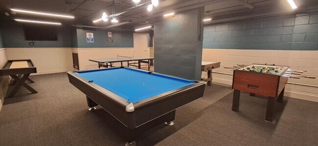 Building Photo - 7000 BLVD E