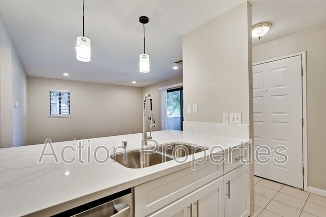 Building Photo - 297 Stonegate Cir