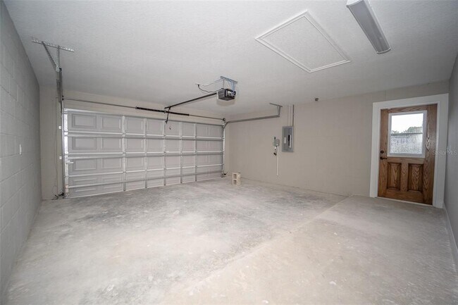 Building Photo - 9241 SE 155th Pl