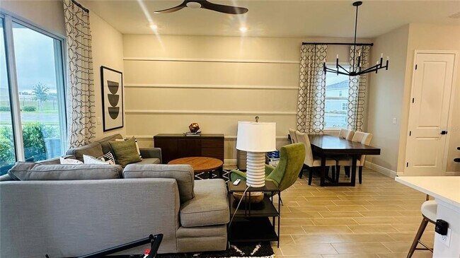 Building Photo - 16956 Hamlin Vw St